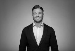 Håvard-nytt-bilde-svhv (2)